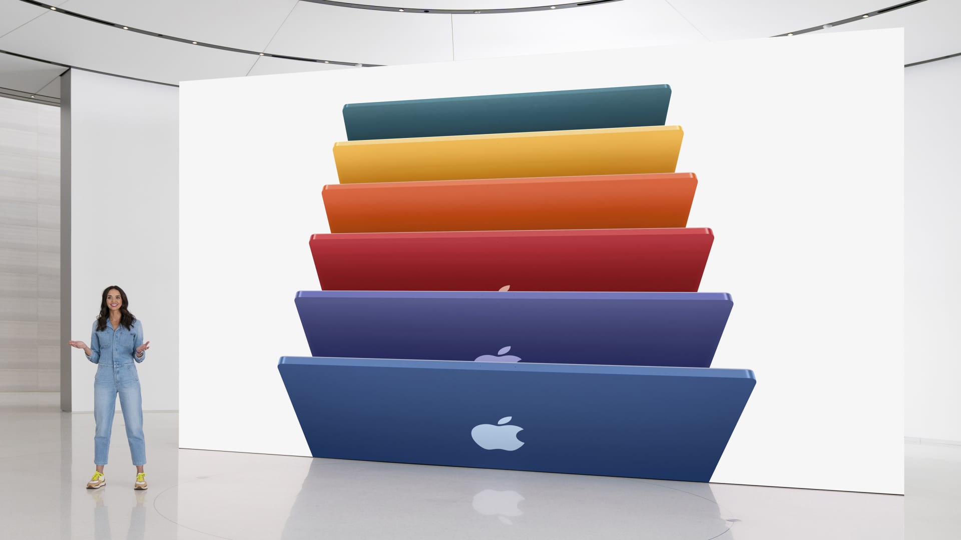 Apple launches new iMac with new colors.