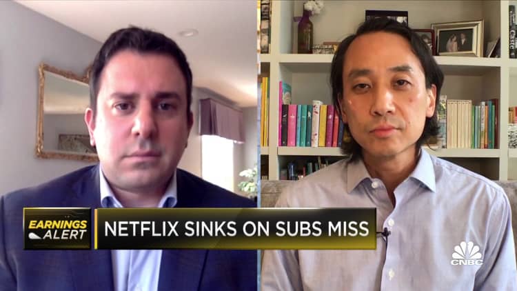 CNBC's Alex Sherman and NYT Ed Lee discuss Netflix earnings