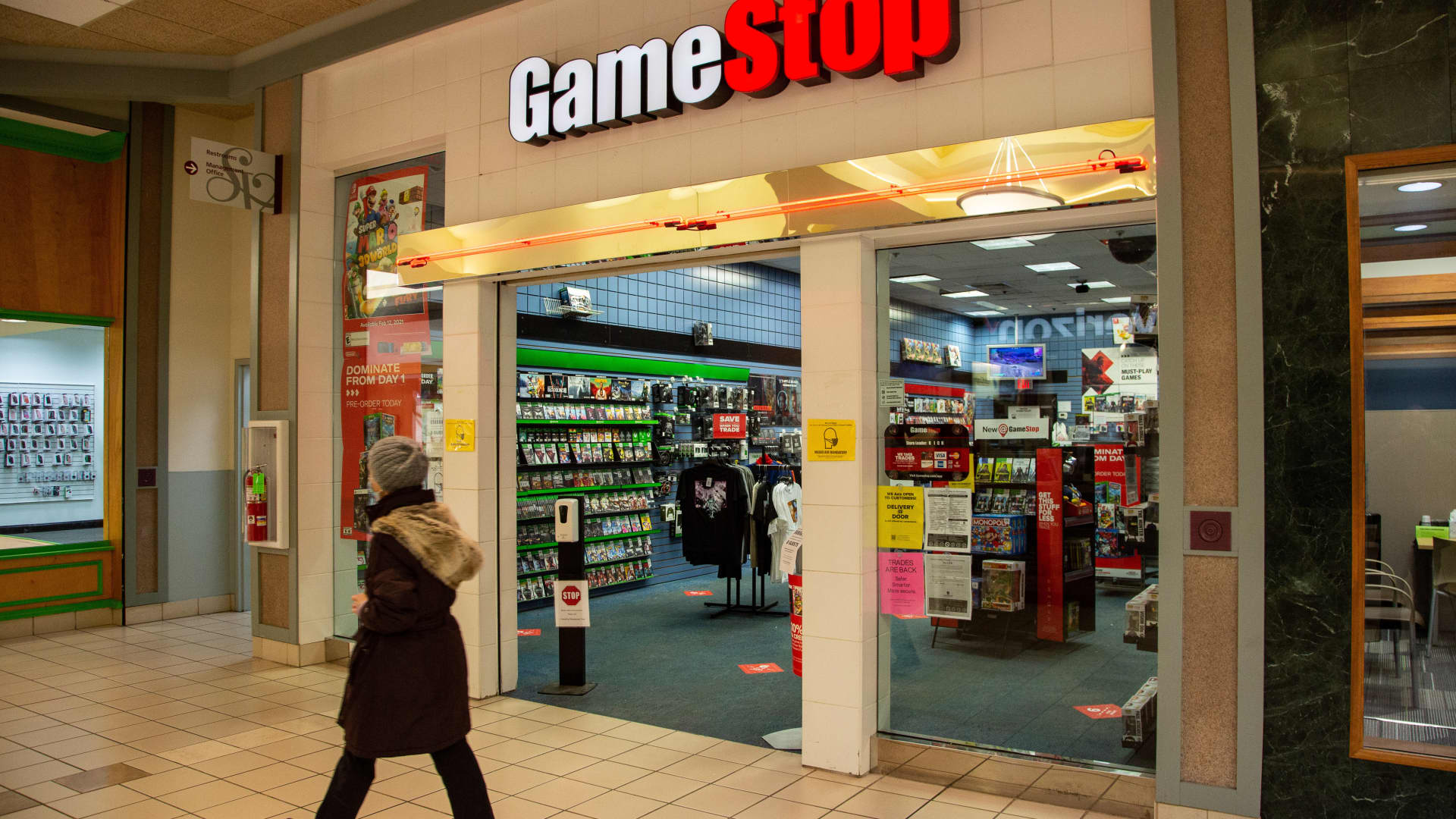 SELINSGROVE, PENNSYLVANIA, UNITED STATES - 2021/01/27: A woman walks past the GameStop store inside the Susquehanna Valley Mall. An online group sent share prices of GameStop (GME) and AMC Entertainment Holdings Inc. (AMC) soaring in an attempt to squeeze short sellers.