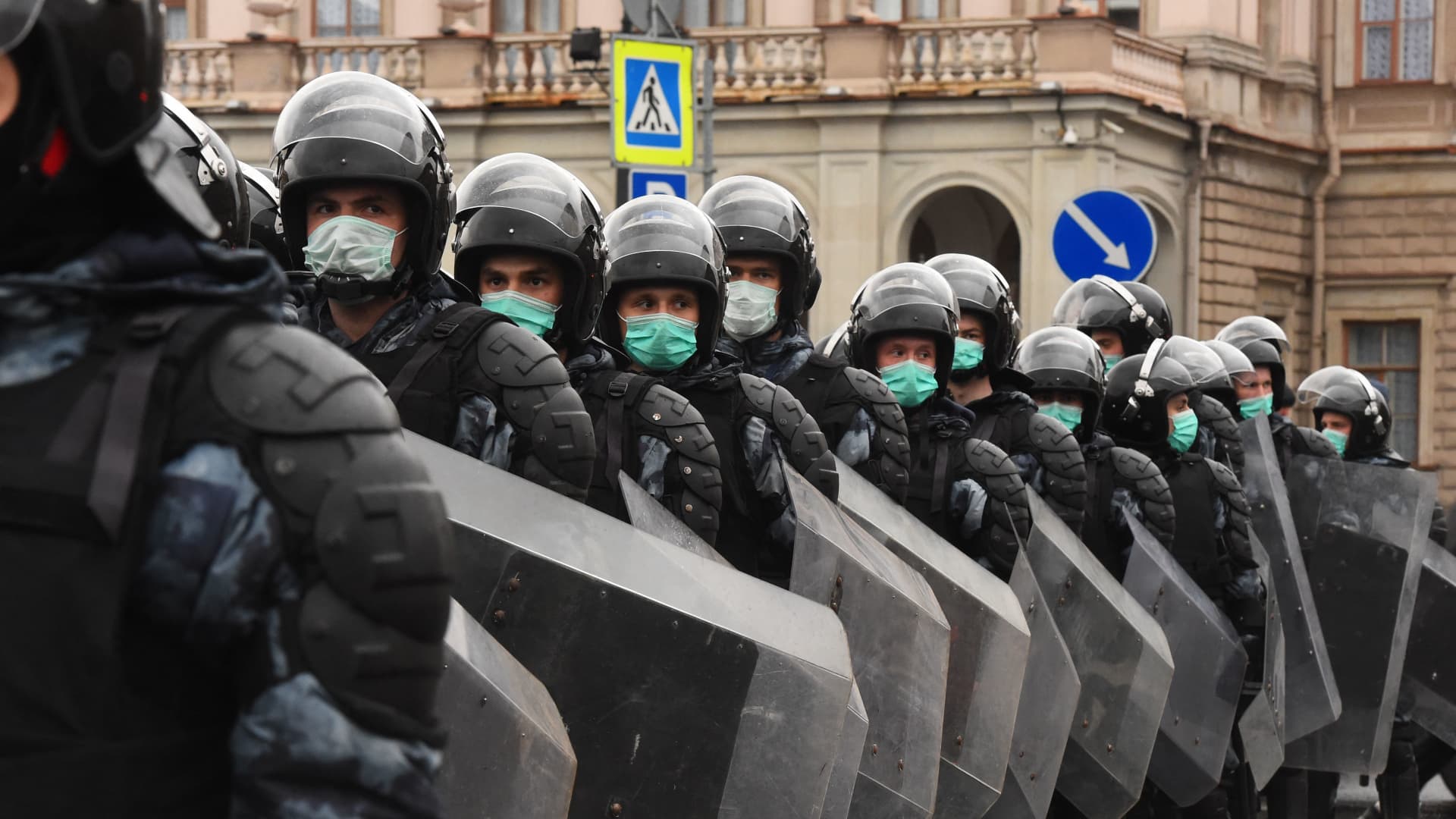 Russian riot police officers block a street during a rally in support of jailed Kremlin critic Alexei Navalny, in central Saint-Petersburg on April 21, 2021.