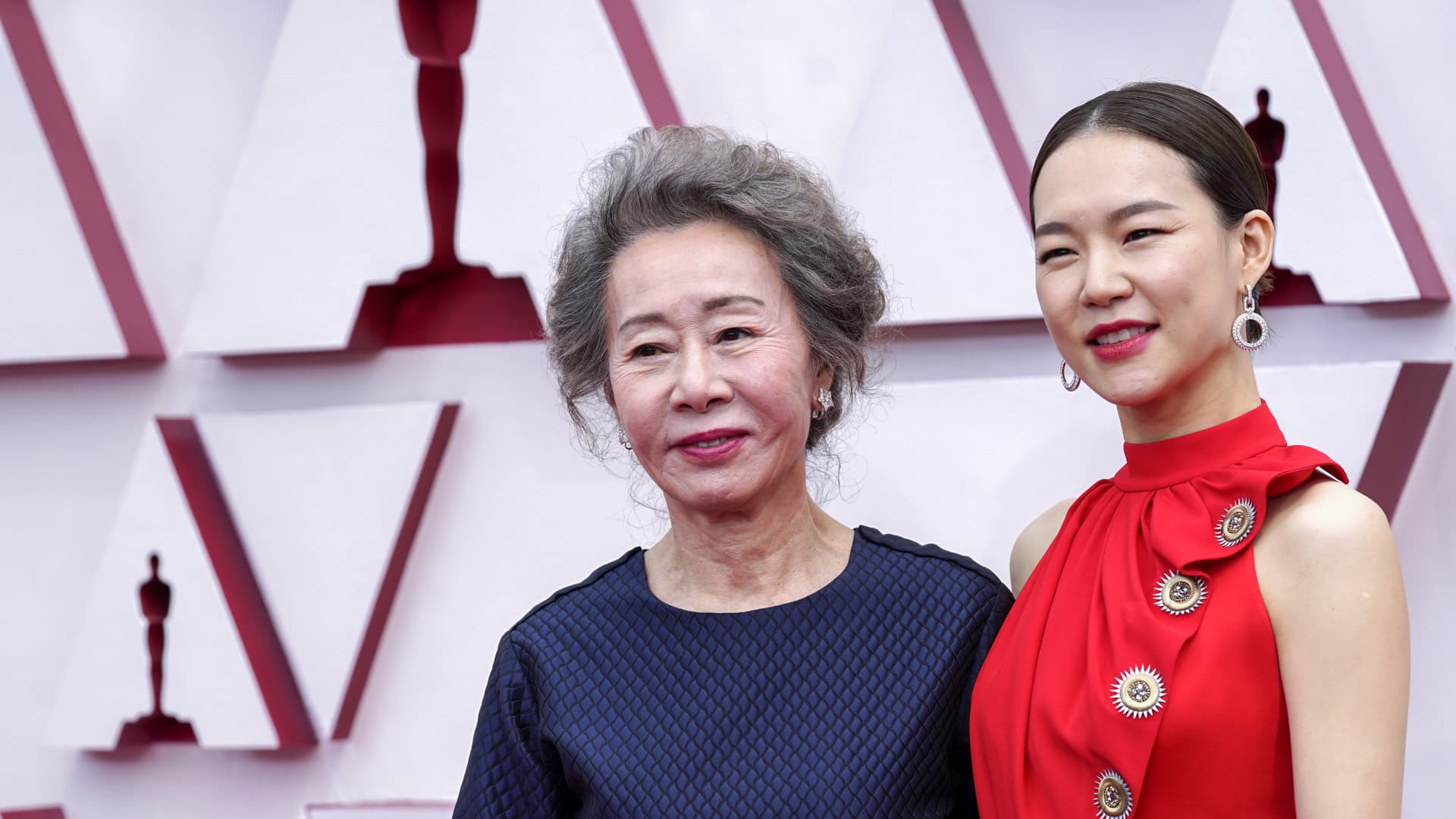 (L-R) Youn Yuh-jung and Han Ye-ri attend the 93rd Annual Academy Awards at Union Station on April 25, 2021 in Los Angeles, California.