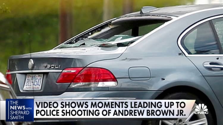Video shows moments leading up to police shooting of Andrew Brown Jr.