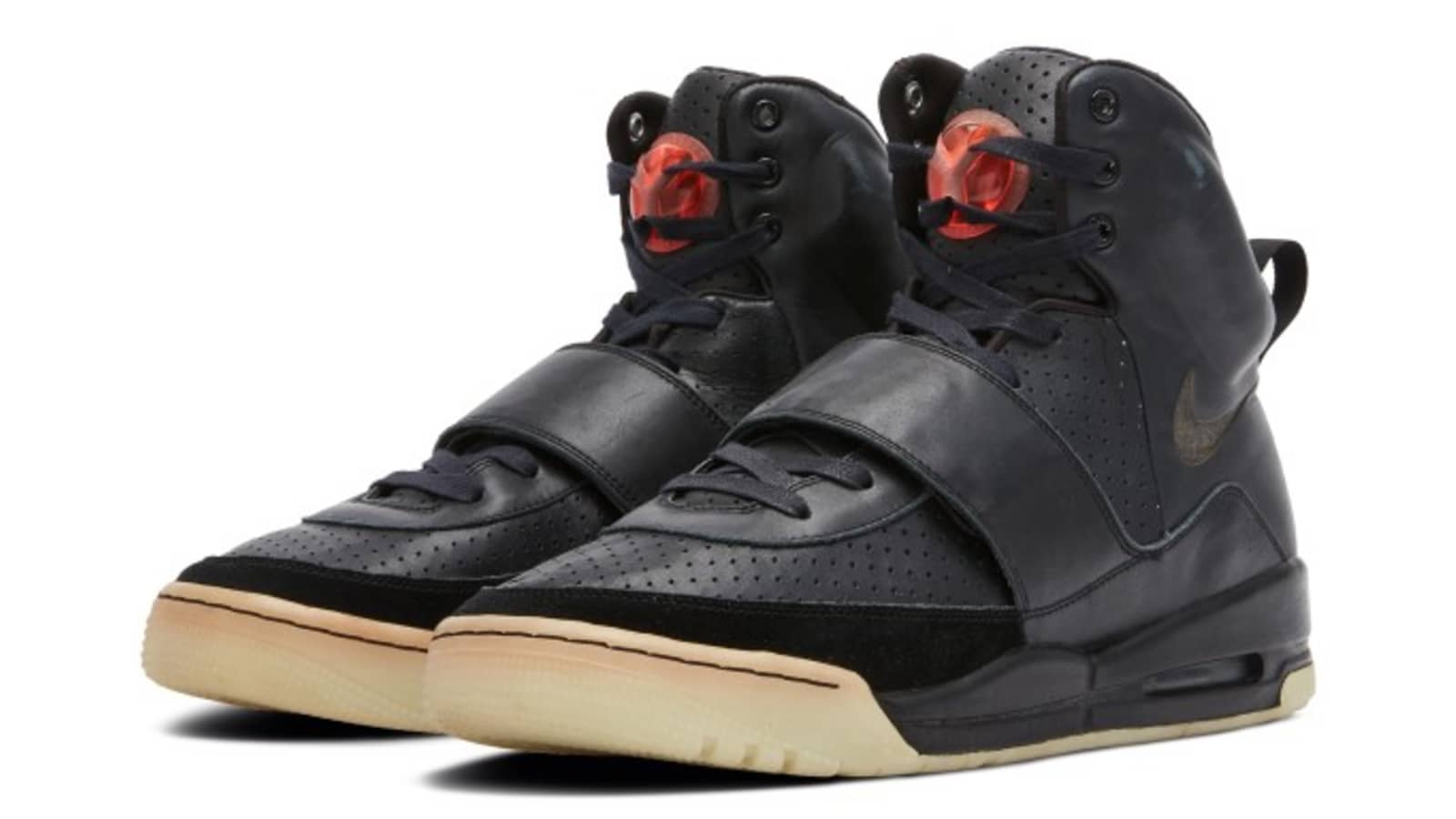 METCHA  US$ 1M for Kanye West's Nike Air Yeezy 1 prototype