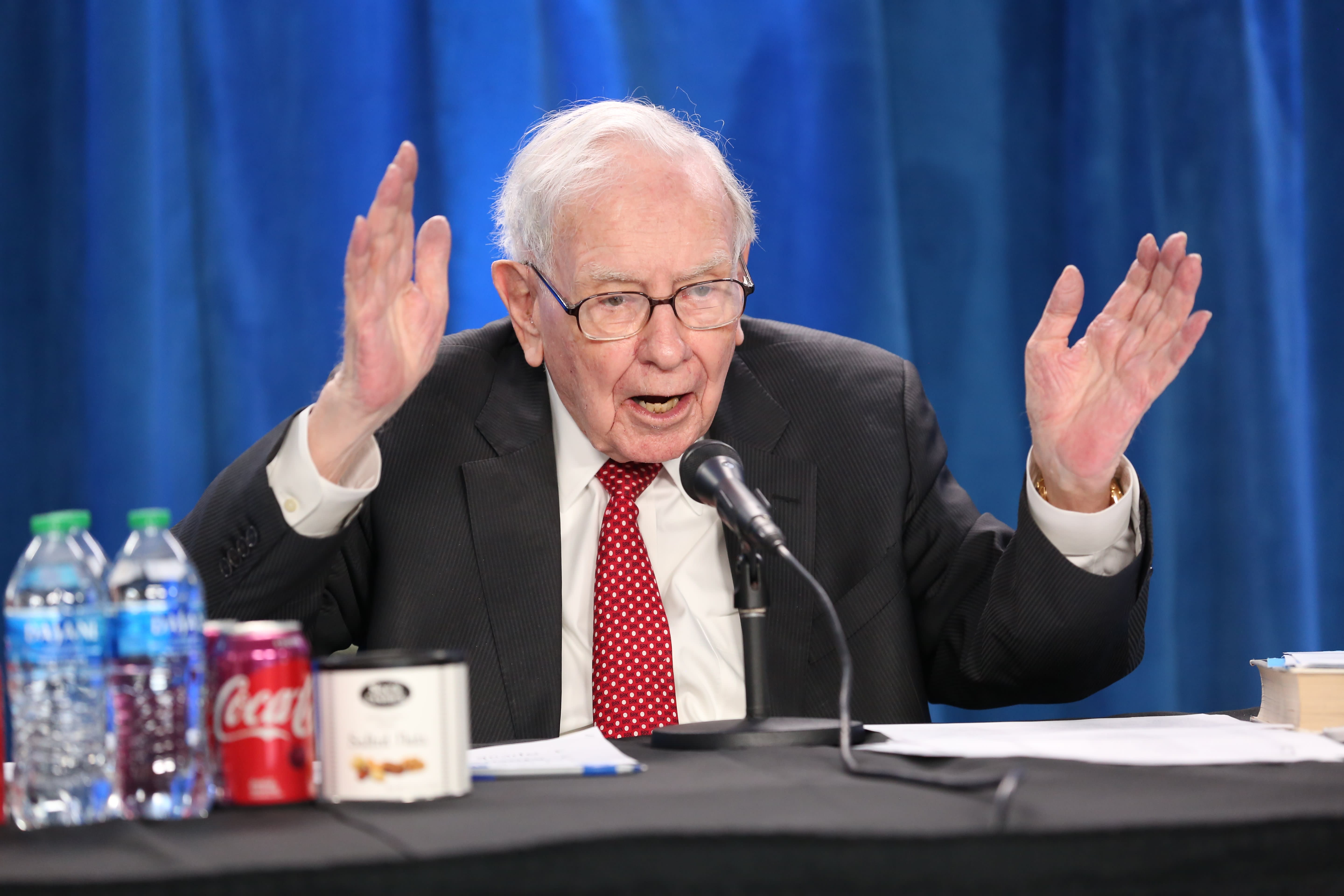 Warren Buffett has been selling into this stock market rally for the past one year