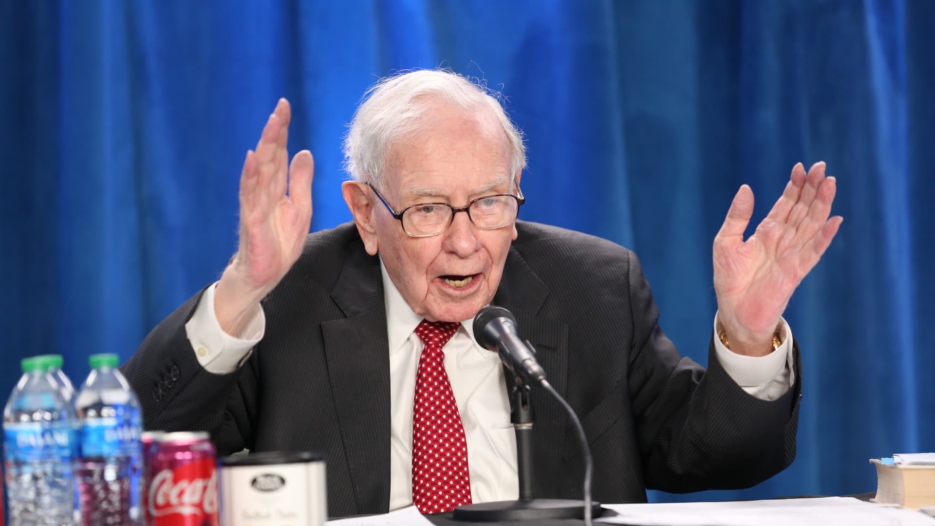 Warren Buffett's Berkshire Hathaway reveals major stake in HP, tech stock soars