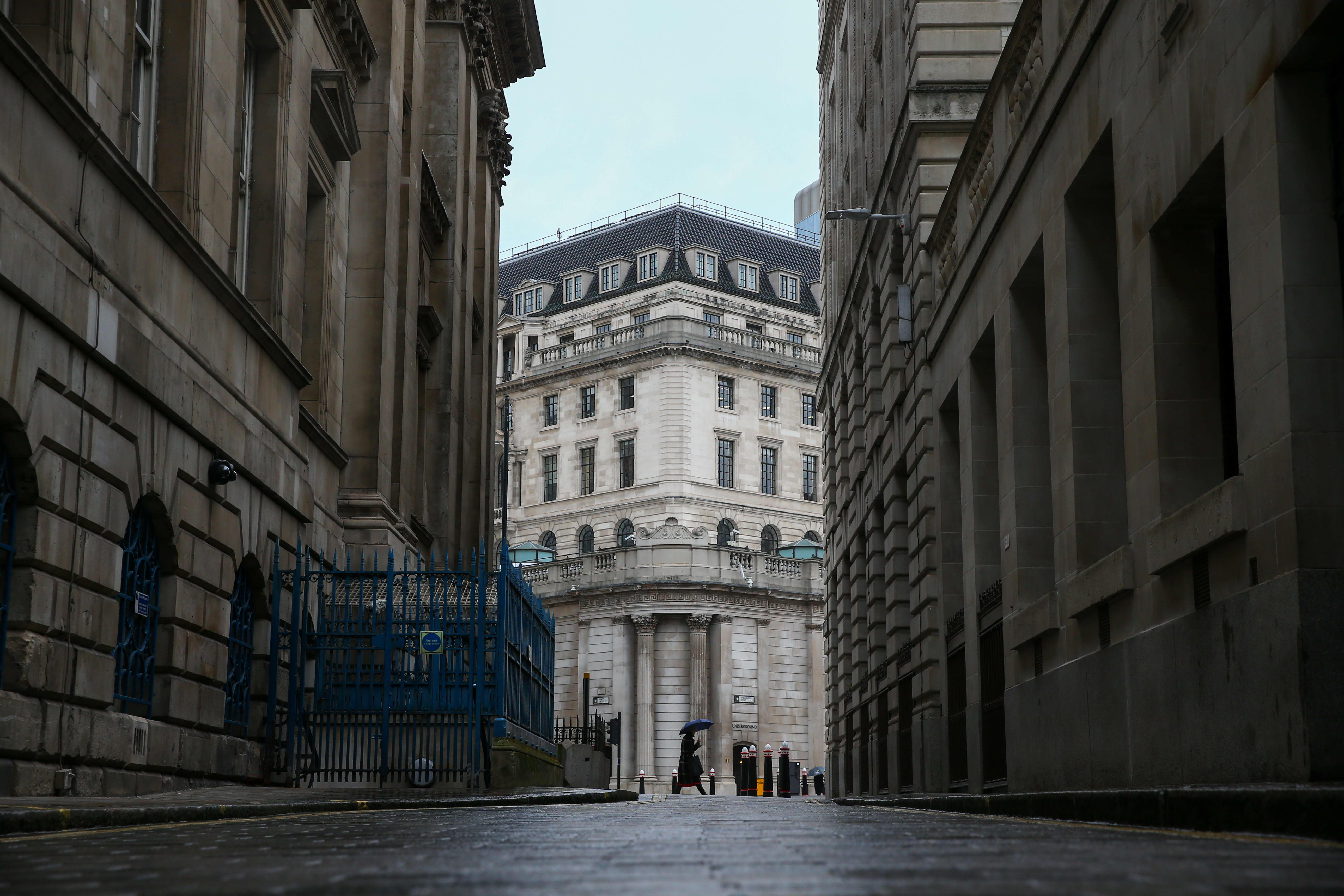 Die Bank of England erhöhte die Zinsen nach Inflationsüberraschungen um 25 Basispunkte