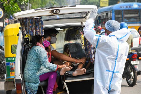 Covid krīze Indijā liecina par nevērību pret sabiedrības veselību, bēdām un nepietiekamu ieguldījumu