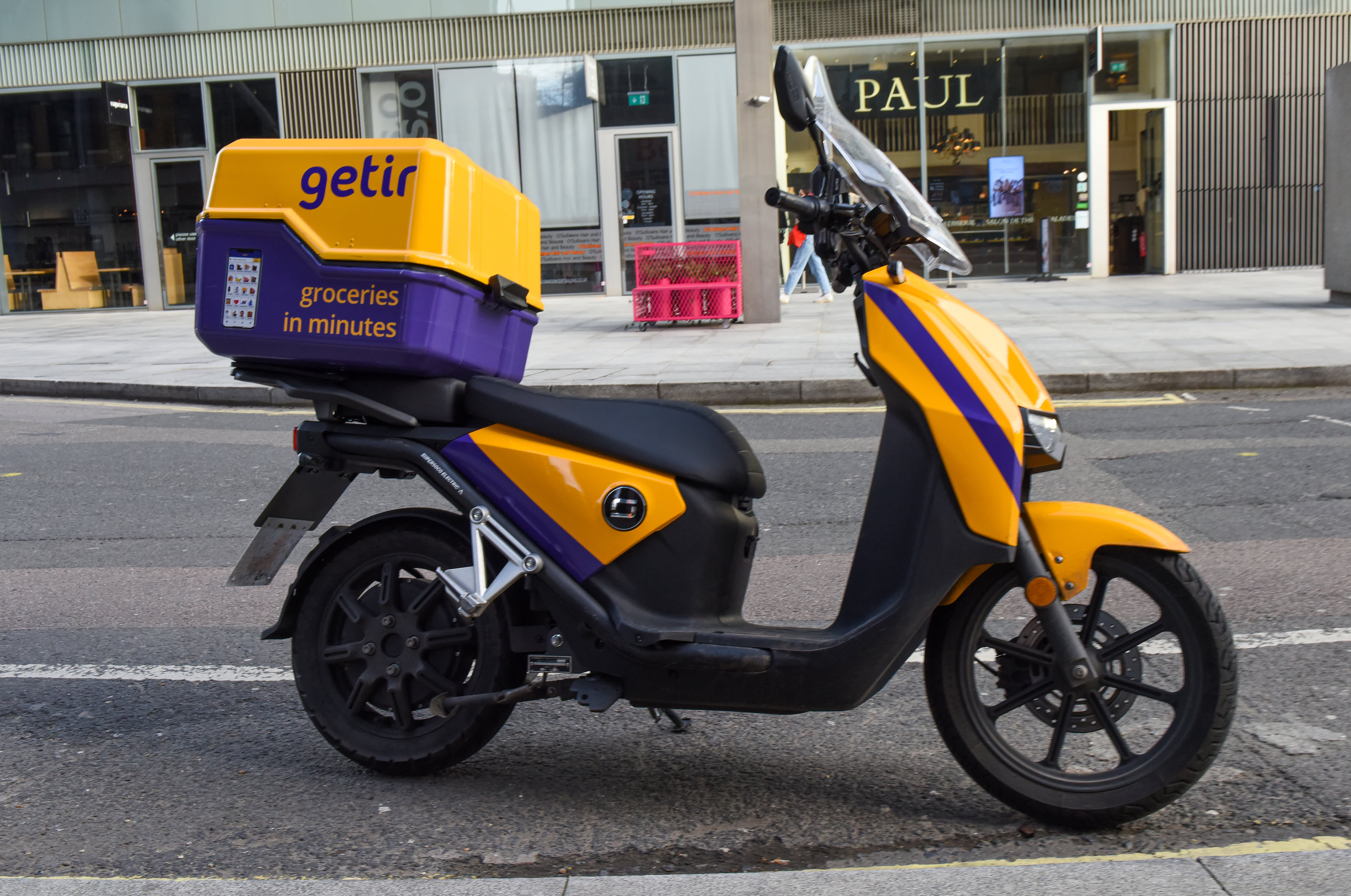 Apps that promise grocery deliveries in 10 minutes are invading Europe as shopping shifts online