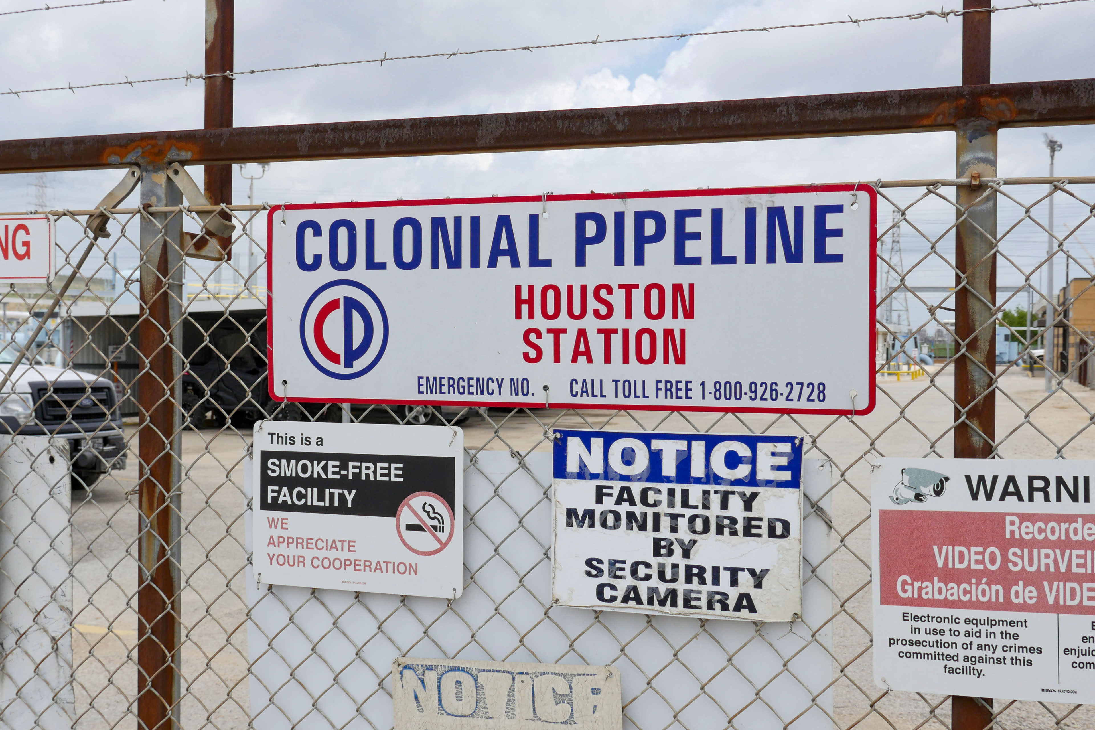 Spot gas shortages could worsen if Colonial Pipeline doesn’t reopen by the weekend