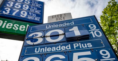 National average gasoline price tops $3 a gallon amid pipeline shutdown