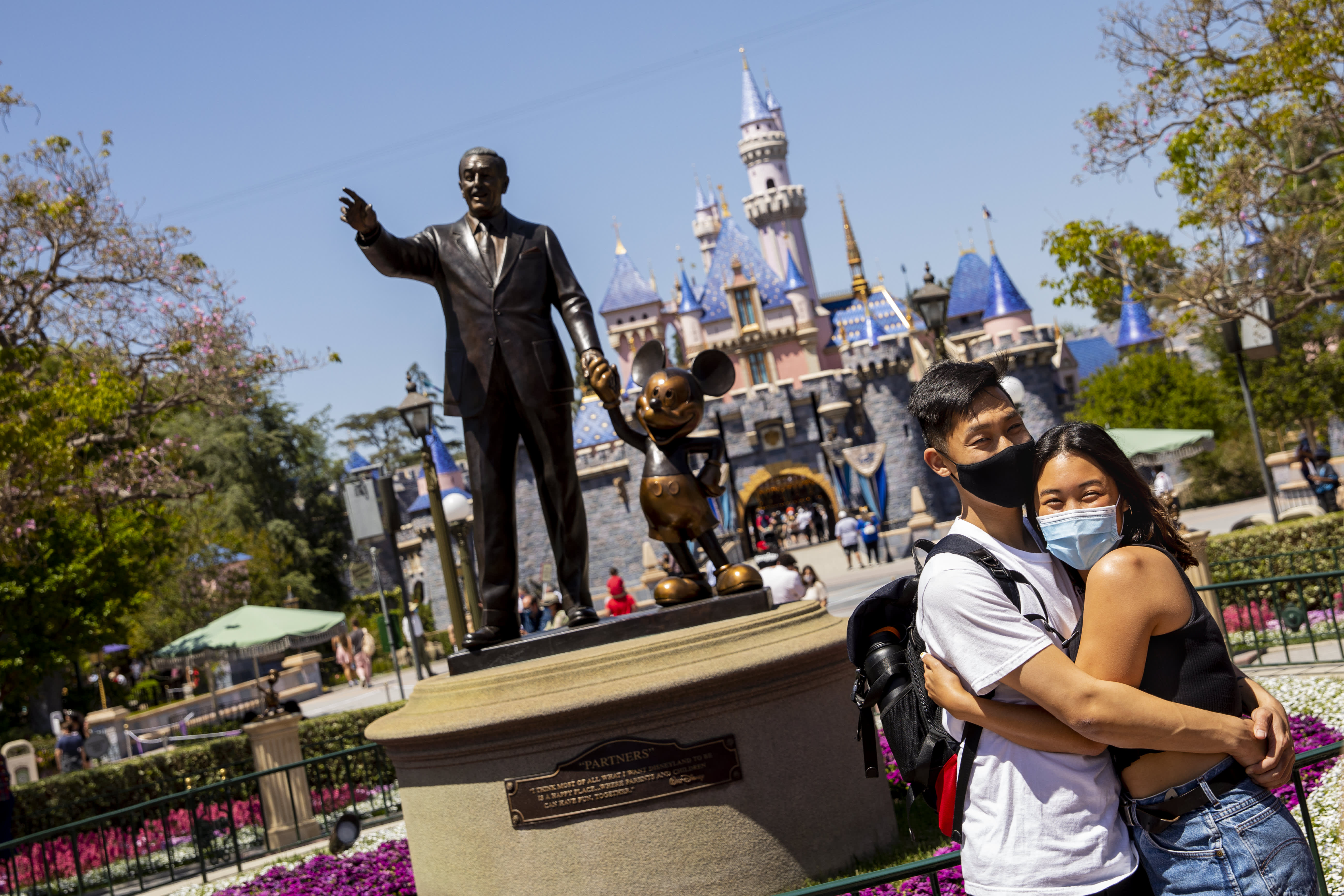 armoede Turbulentie havik Disneyland Resort will reopen to non-California residents starting June 15