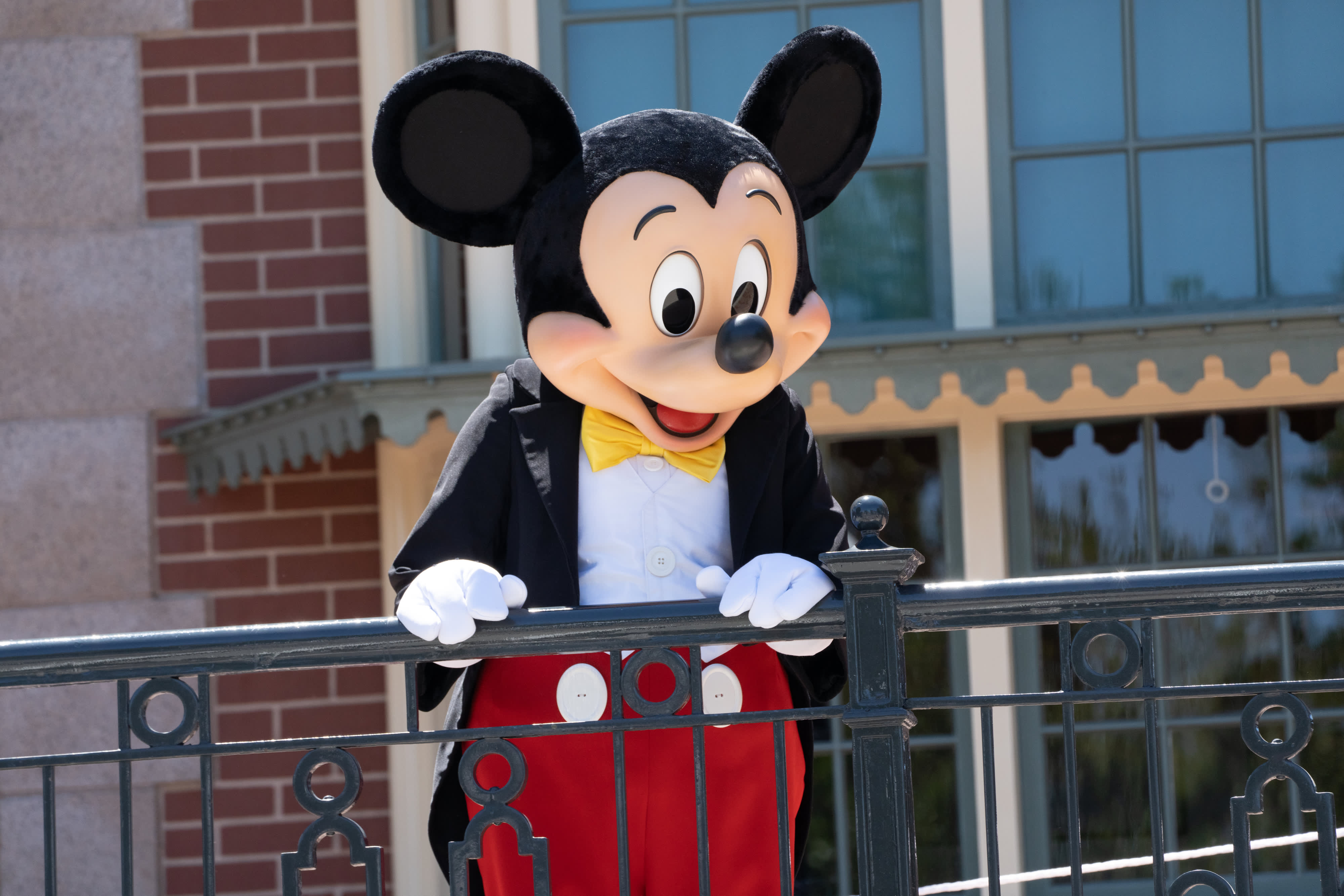 Stocks making the biggest moves midday: Disney Uber Coca-Cola and more – CNBC