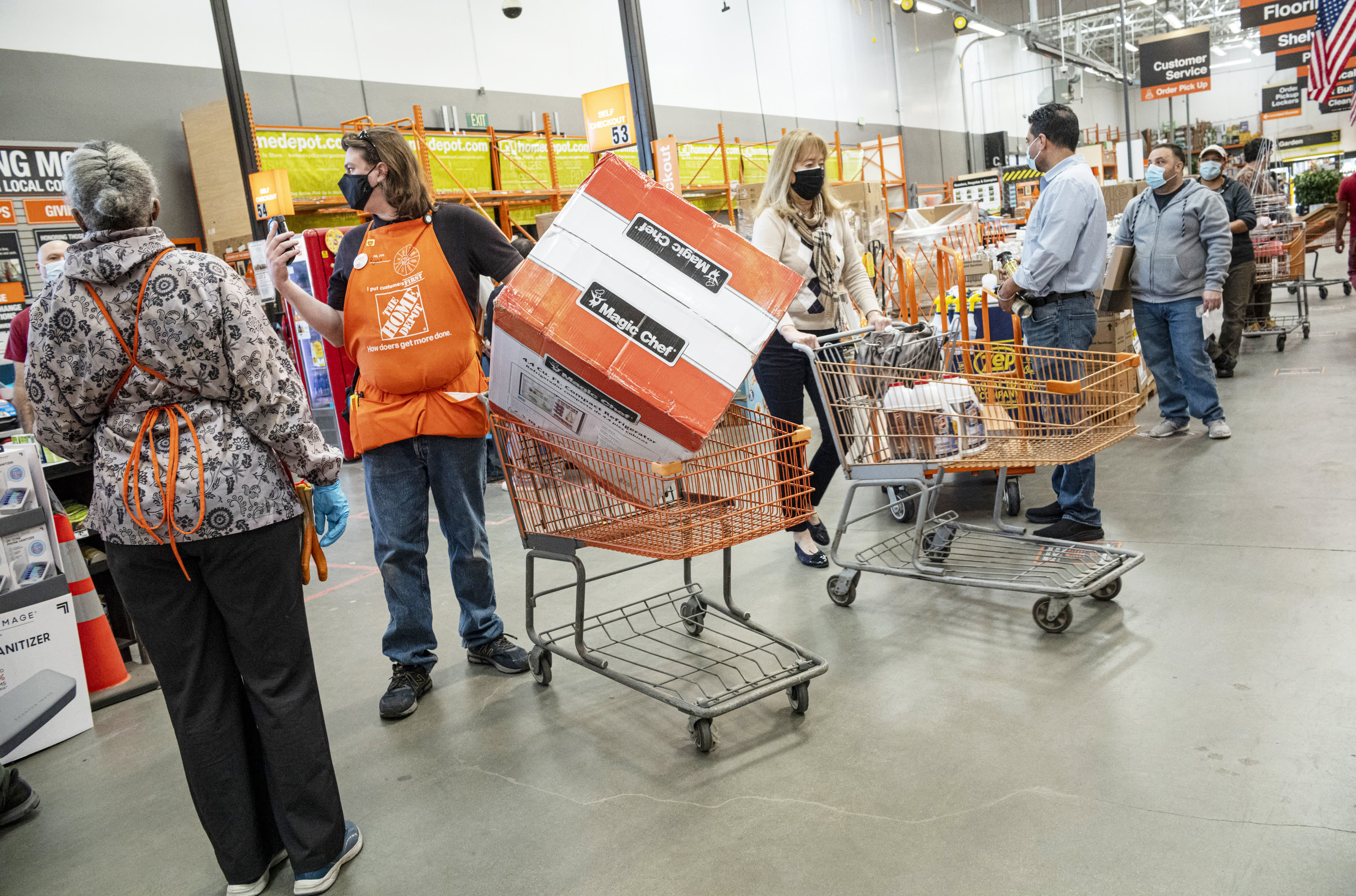 Home Depot crushes estimates, its sales jump 32.7% as customers rang up bigger purchases