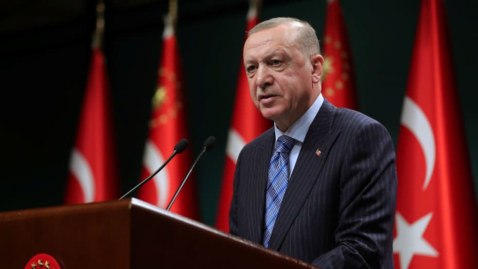 El presidente turco, Tayyip Erdogan, da una declaración después de una reunión de gabinete en Ankara, Turquía, el 17 de mayo de 2021.
