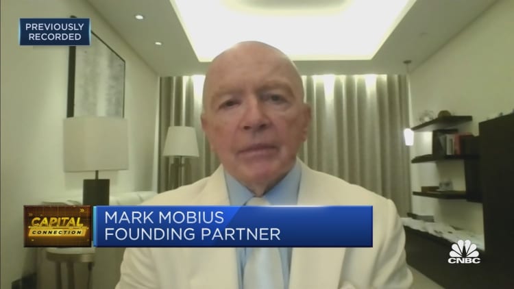 Mark Mobius likes physical gold, but not 'excited' about the oil sector