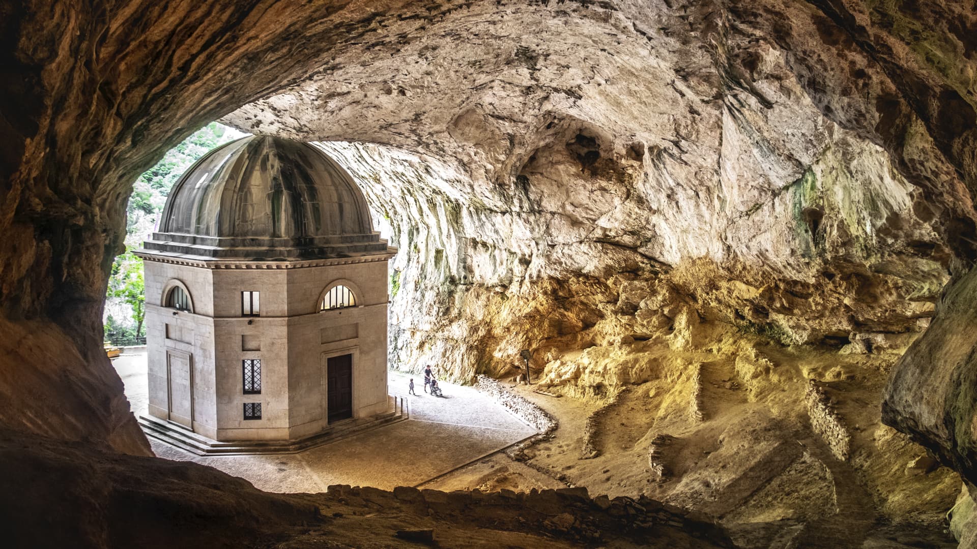 Like the Grotte di Frasassi, the Temple of Valadier is also located near the small village of Genga, home to fewer than 1,700 people, in a remote part of the Ancona province of Marche.
