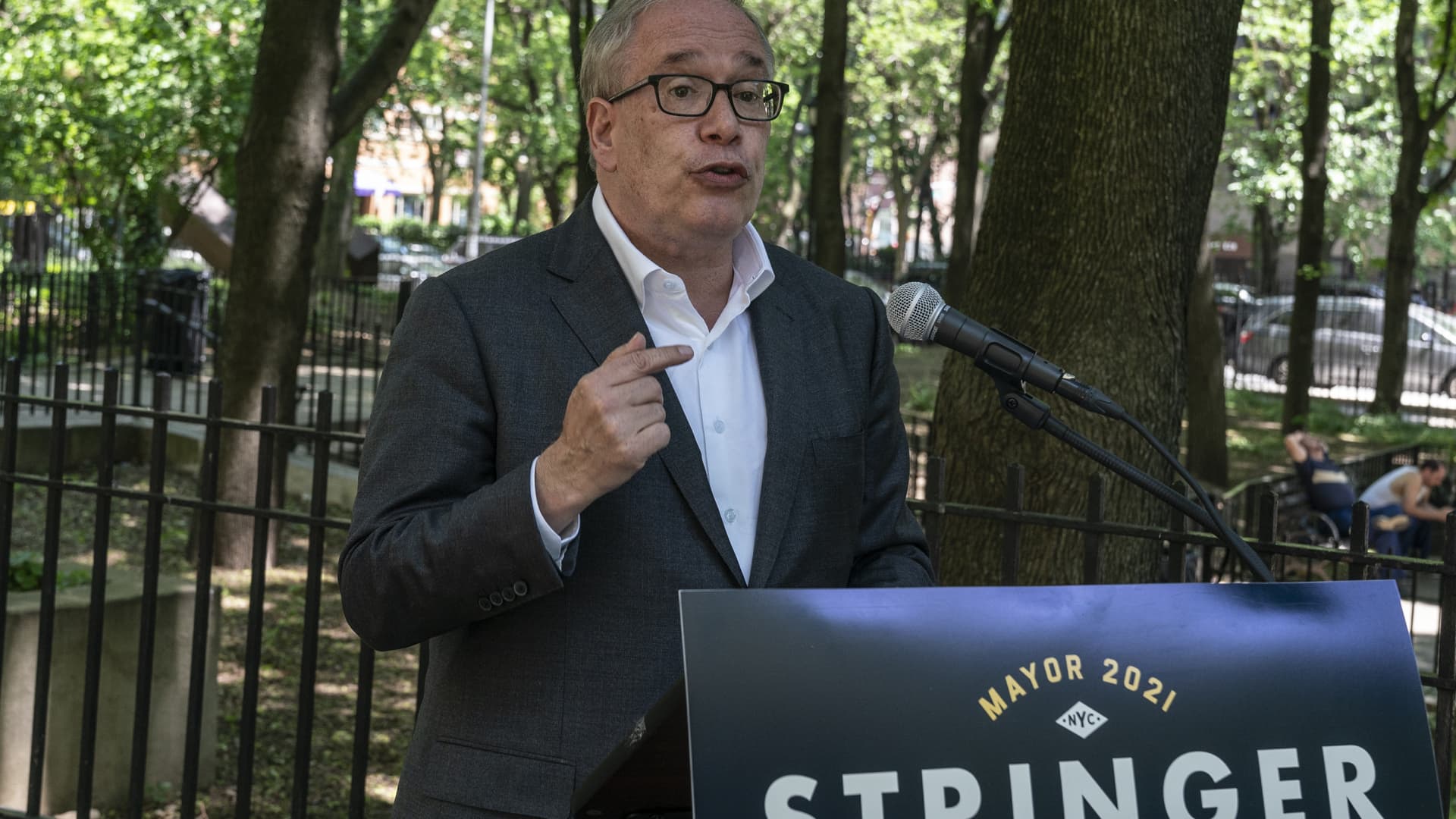 City Comptroller and Mayoral candidate Scott Stringer made a proposal to install portable public restrooms in all parks and playgrounds at Bellevue South Park.
