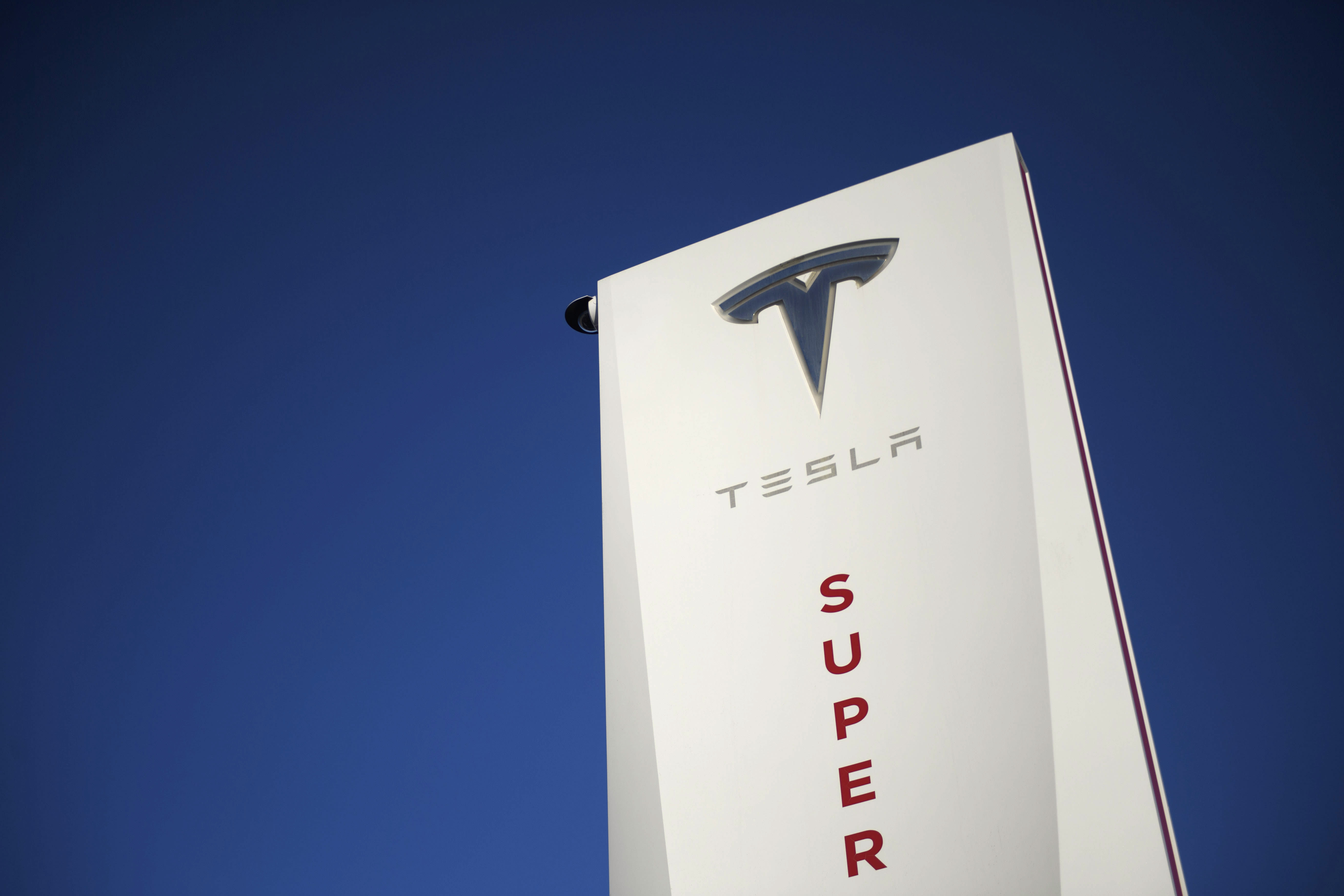 Tesla Superchargers to be used at new UK electric vehicle hub