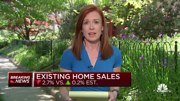 Existing home sales drop 2.7%, missing expectations