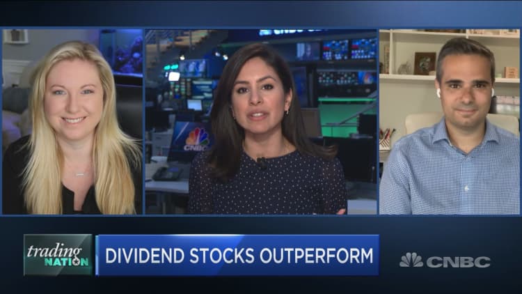 Dividend stocks outperform this month — Two traders share their outlook