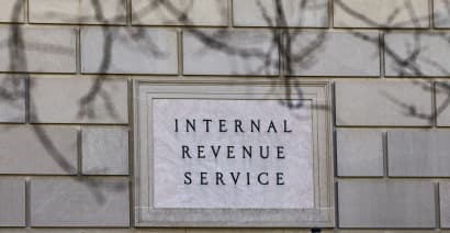 Bipartisan lawmakers push IRS for answers on 'numerous' taxpayer problems