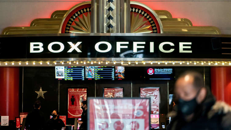AMC's rally continues as company sells 8 million shares — 3 experts weigh in