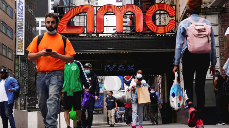 AMC Entertainment stock falls to 52-week low