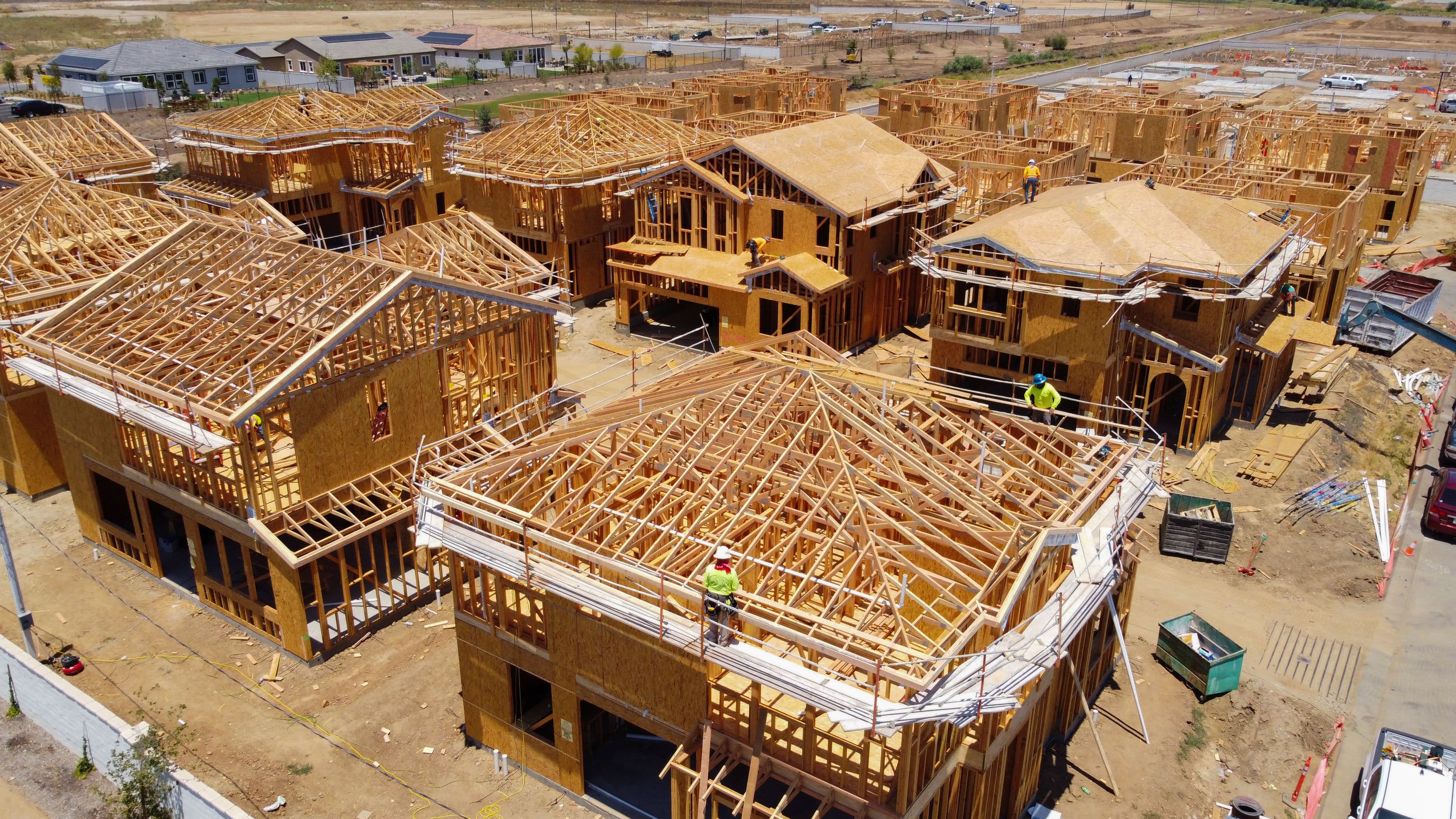 The Fed doesn’t need to worry about the hot housing market right now, Jim Cramer says