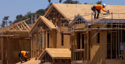 How historically high lumber prices hold back new home construction