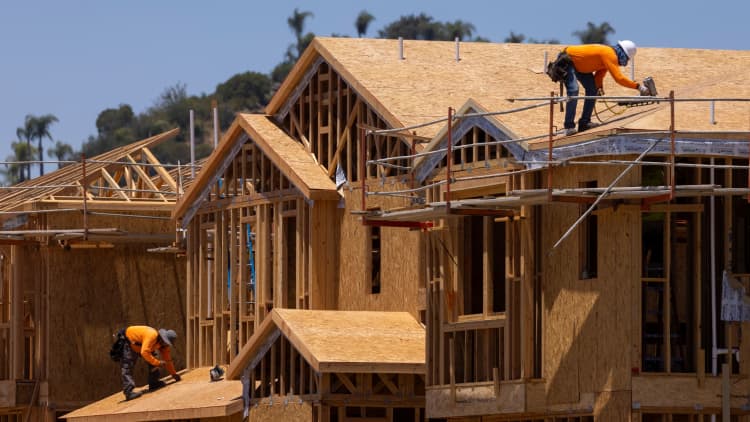 How historically high lumber prices hold back new home construction