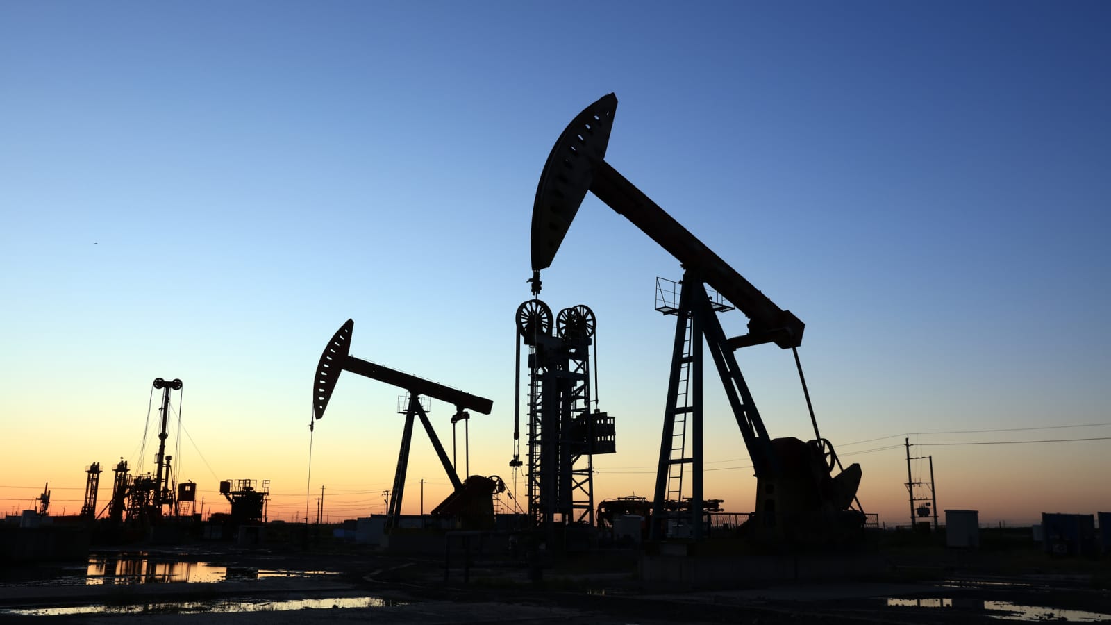Giá dầu thô thế giới (10/5) tăng hạn chế do tình hình OPEC+