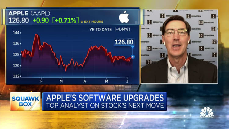 Apple's new features won't change investor opinion, says Bernstein's Sacconaghi