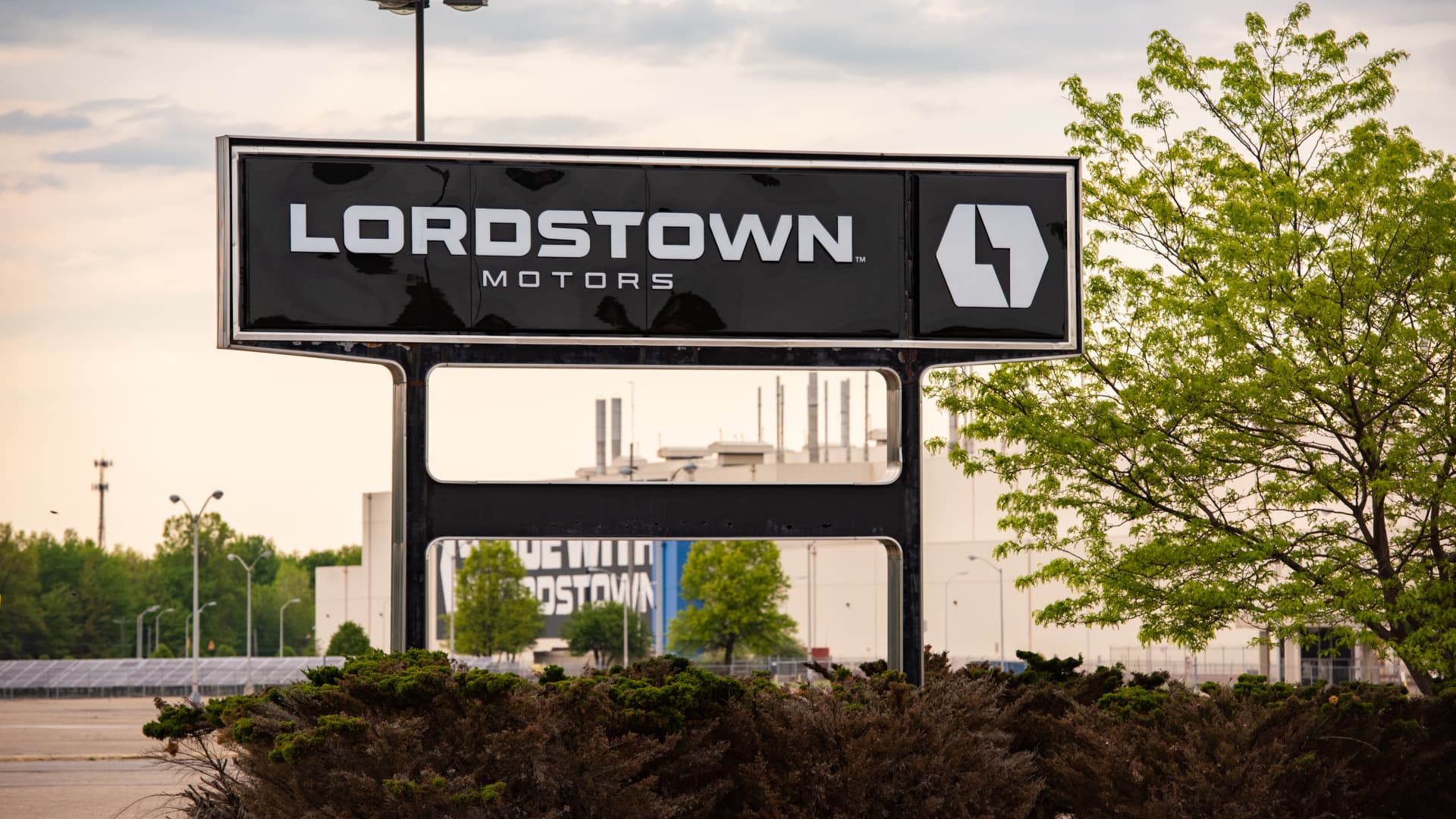 Lordstown aims to boost EV production with Foxconn investment, seeks new automaker partner