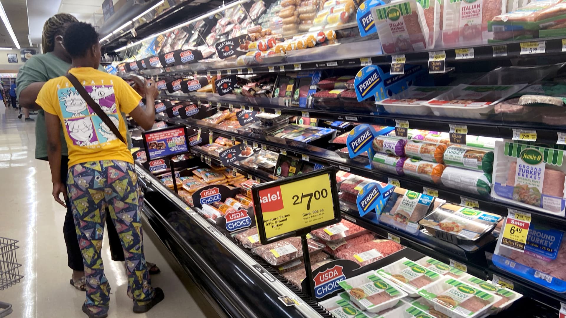 Customers shop for meat at a supermarket on June 10, 2021 in Chicago, Illinois. Inflation rose 5% in the 12-month period ending in May, the biggest jump since August 2008. Food prices rose 2.2 percent for the same period.
