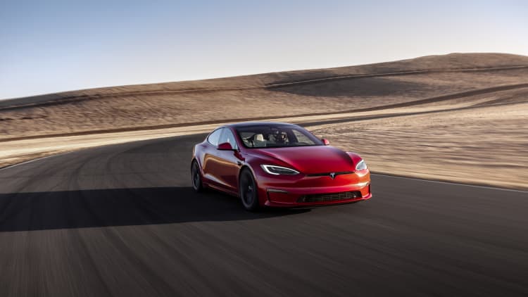 Tesla begins deliveries of new Model S Plaid