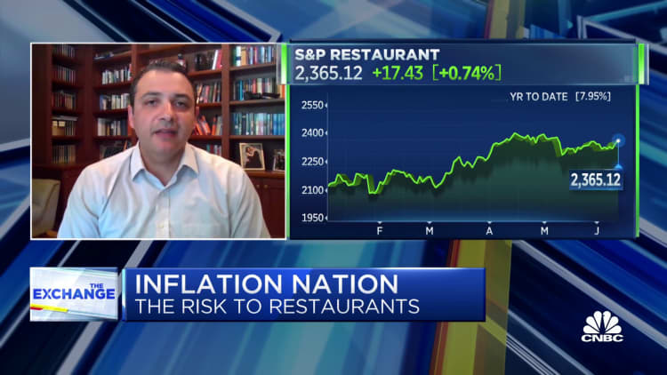 Here's how inflation is likely to affect the restaurant industry