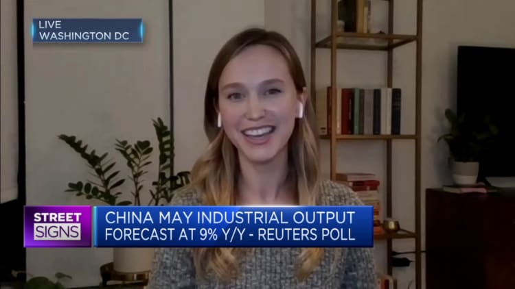Trade disruptions could threaten China's growth outlook, global strategy analyst says