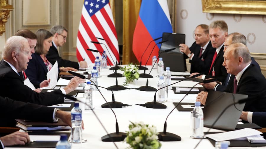 US President Joe Biden (L) and Russia's President Vladimir Putin (R) meet for talks at the Villa La Grange.