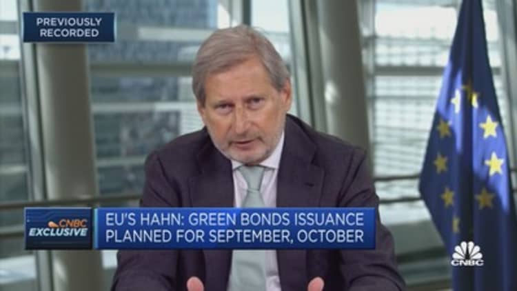 Green bonds issuance planned for September-October, says EU's Hahn