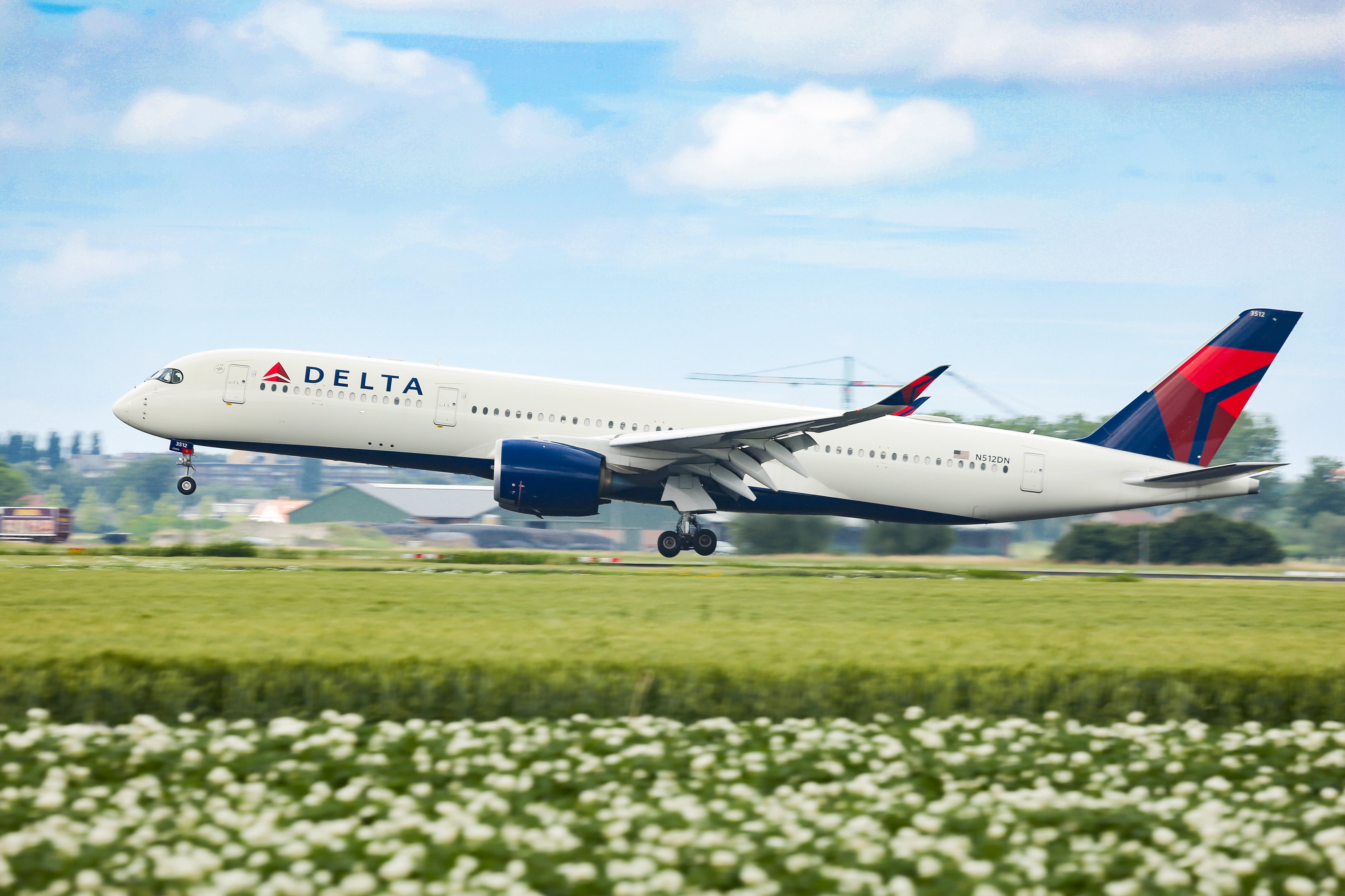 Get 10,000 miles Delta Airlines Skymiles Credit Card NO ANNUAL FEE 