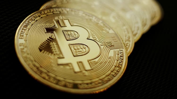 Survey: 44% believe bitcoin will fall below $30K by year end