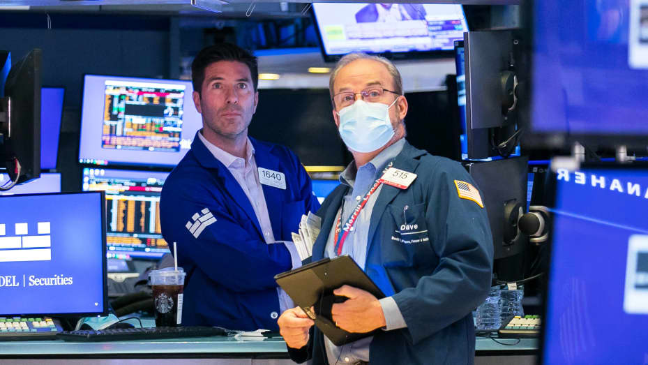 Operadores en el piso de la Bolsa de Valores de Nueva York.
