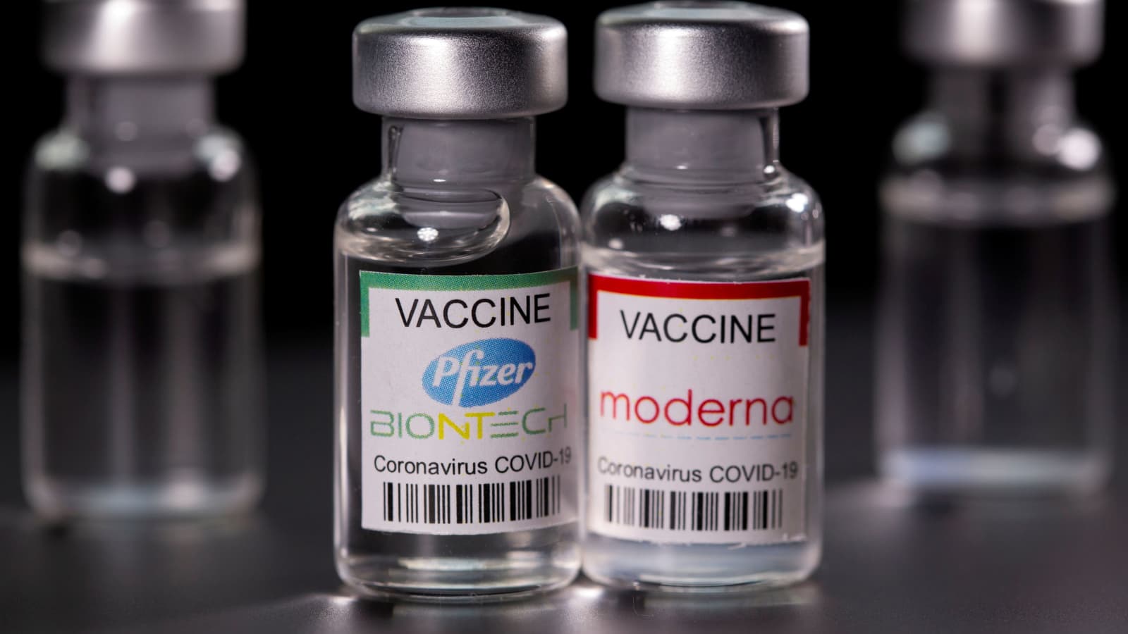 What is the gap between Pfizer Moderna vaccines?