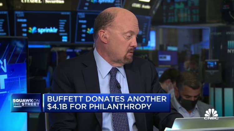 Jim Cramer on Buffett resigning as Gates Foundation trustee