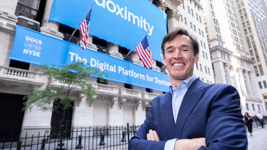 Jeff Tangney, CEO, Doximity di New York Stock Exchange untuk IPO mereka, 24 Juni 2021
