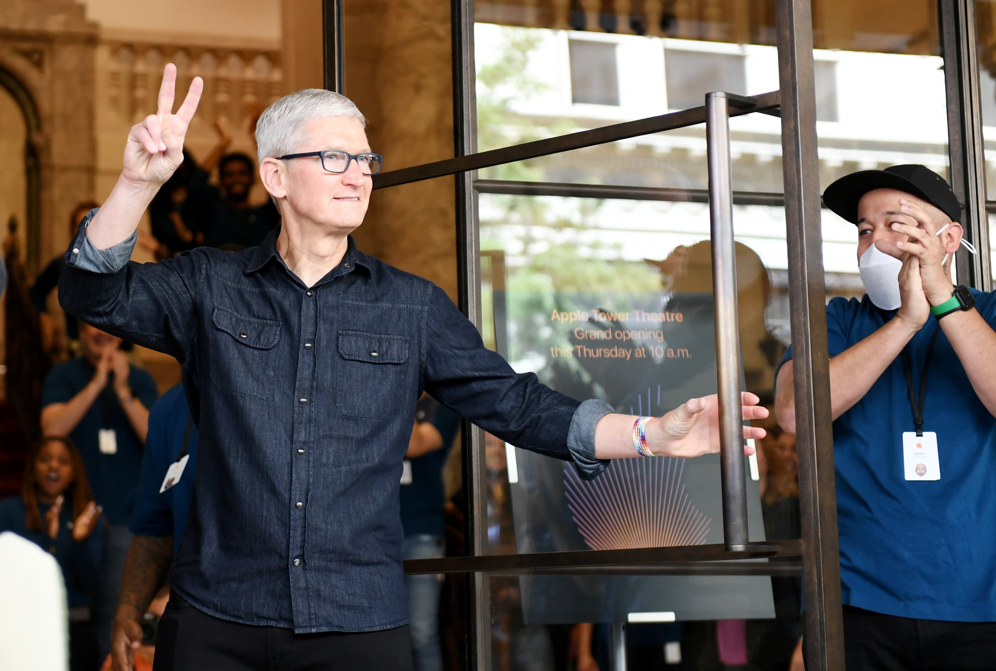 Here’s how much money Apple CEO Tim Cook made in 2021