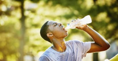 With temperatures hitting record highs, here's how to properly hydrate: experts