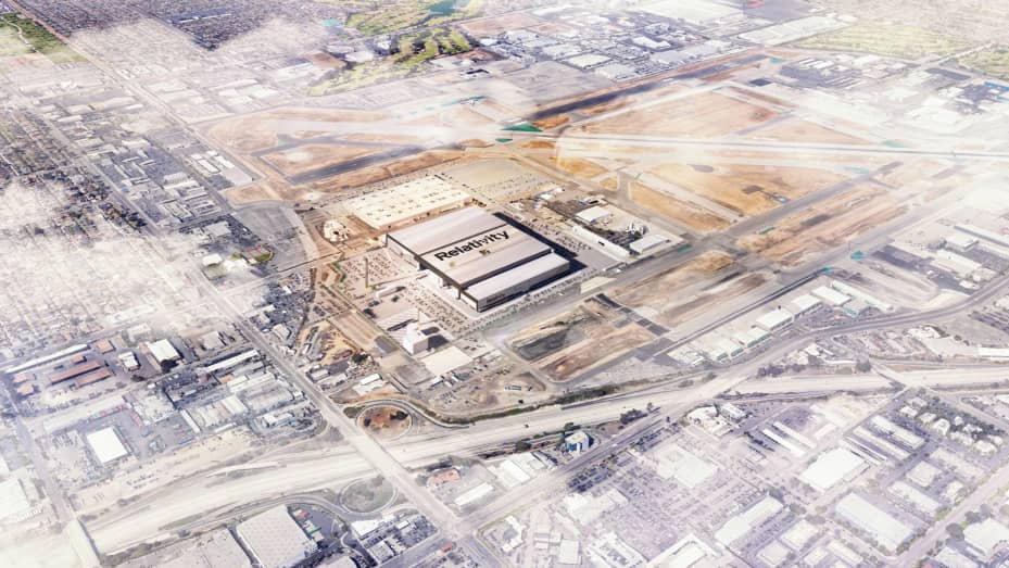 該公司在加利福尼亞長灘機場附近的計劃工廠的鳥瞰圖。