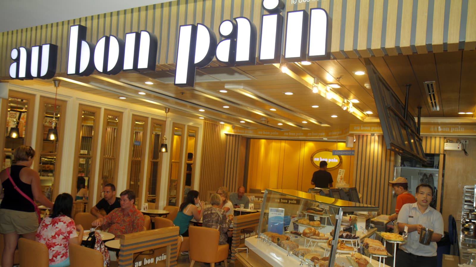 Yum Brands franchisee Ampex Brands buys Au Bon Pain
