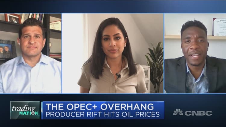 OPEC+ delay weighs on oil prices. How to trade energy stocks